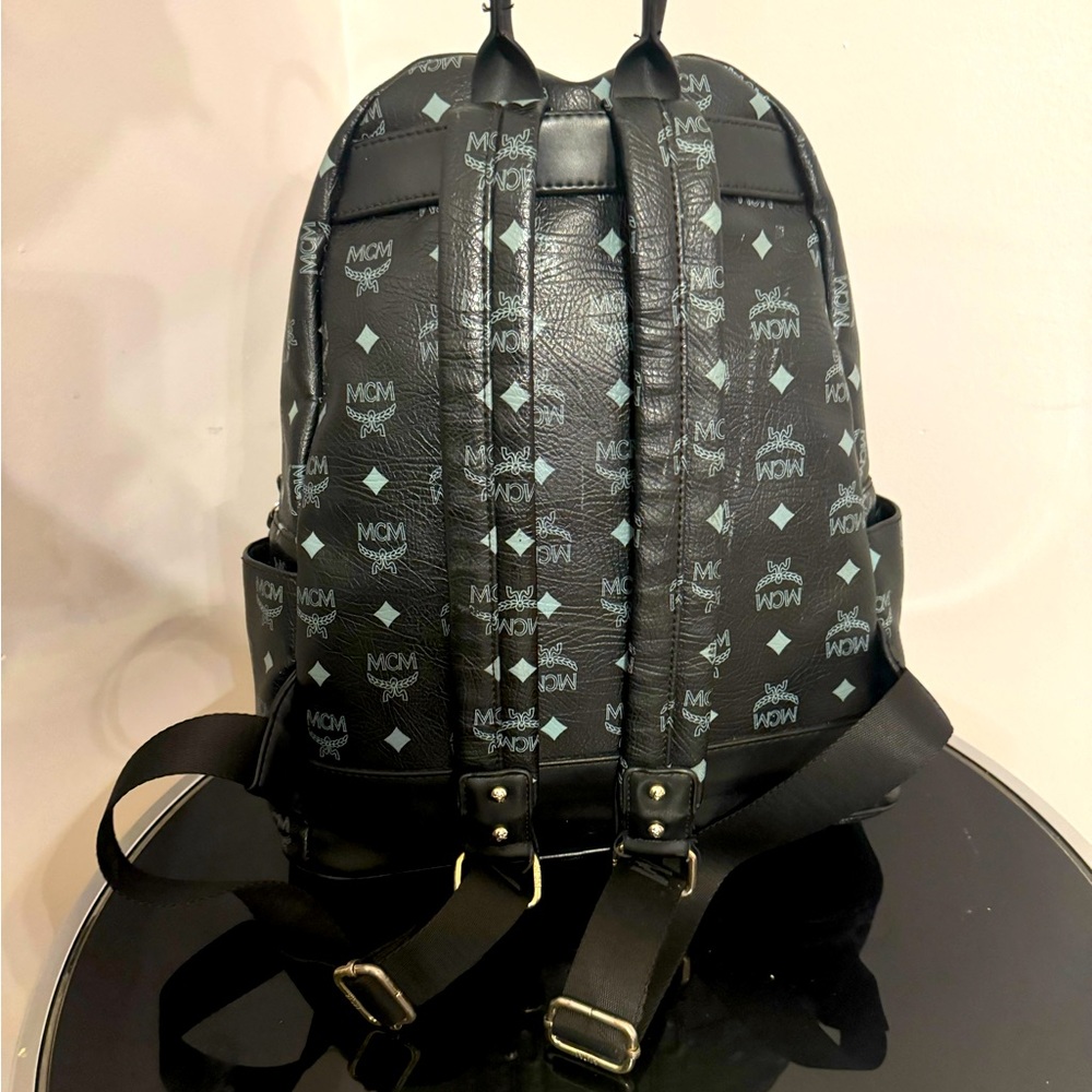 LUXURY DESIGNER MCM WOMAN BACK PACK BUY CAN BE UNISEX!